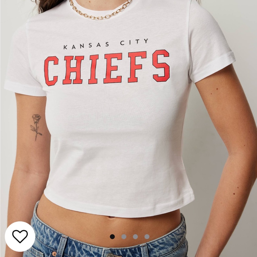NFL Kansas City Chiefs Crop Tee in White, Size M